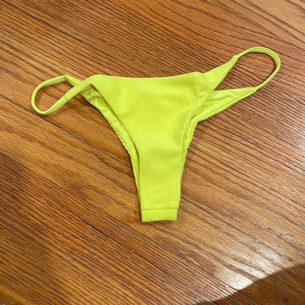 Frankie’s bikini’s Neón yellow ribbed bikini bottoms